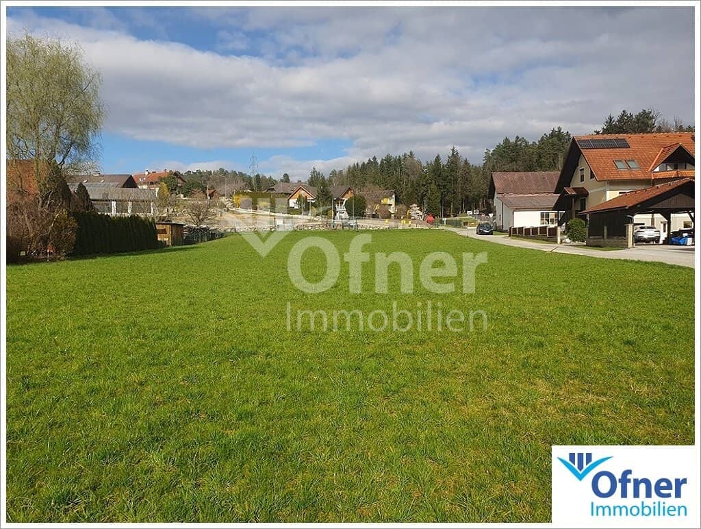 Sunny building plot in a beautiful green setting near Graz