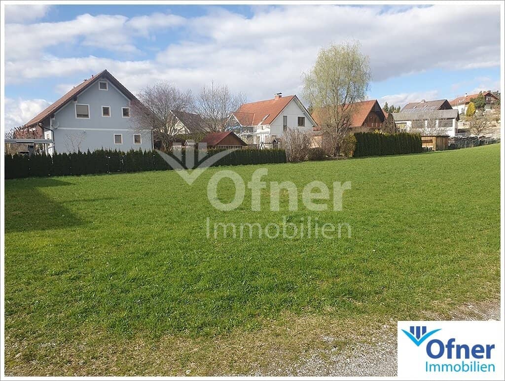 Sunny building plot in a beautiful green setting near Graz