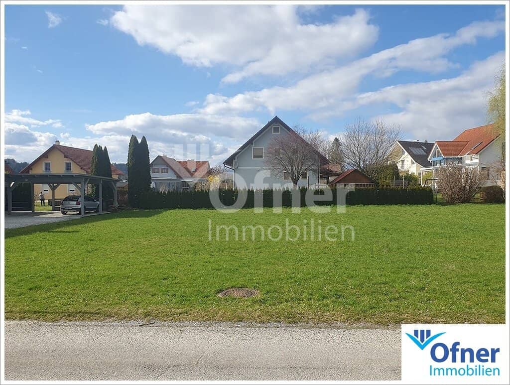 Sunny building plot in a beautiful green setting near Graz