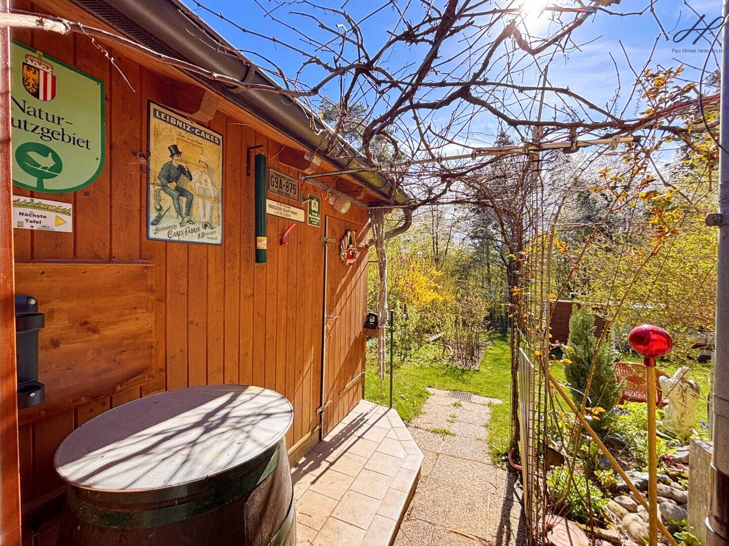 Rückzugsort im Grünen: Haus mit Wintergarten auf Pachtgrund