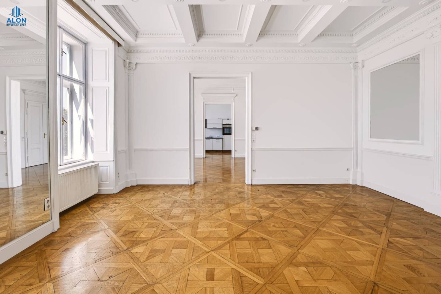 Top 6 rooms | 162 m² living space | Kärntner Straße | Stucco ceilings | Elevator in the building | Prime location | Available immediately