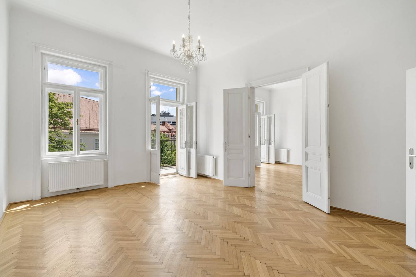 Meisterwerk: XXL-Altbau Traumwohnung mit Balkon und Grünblick in toller Lage