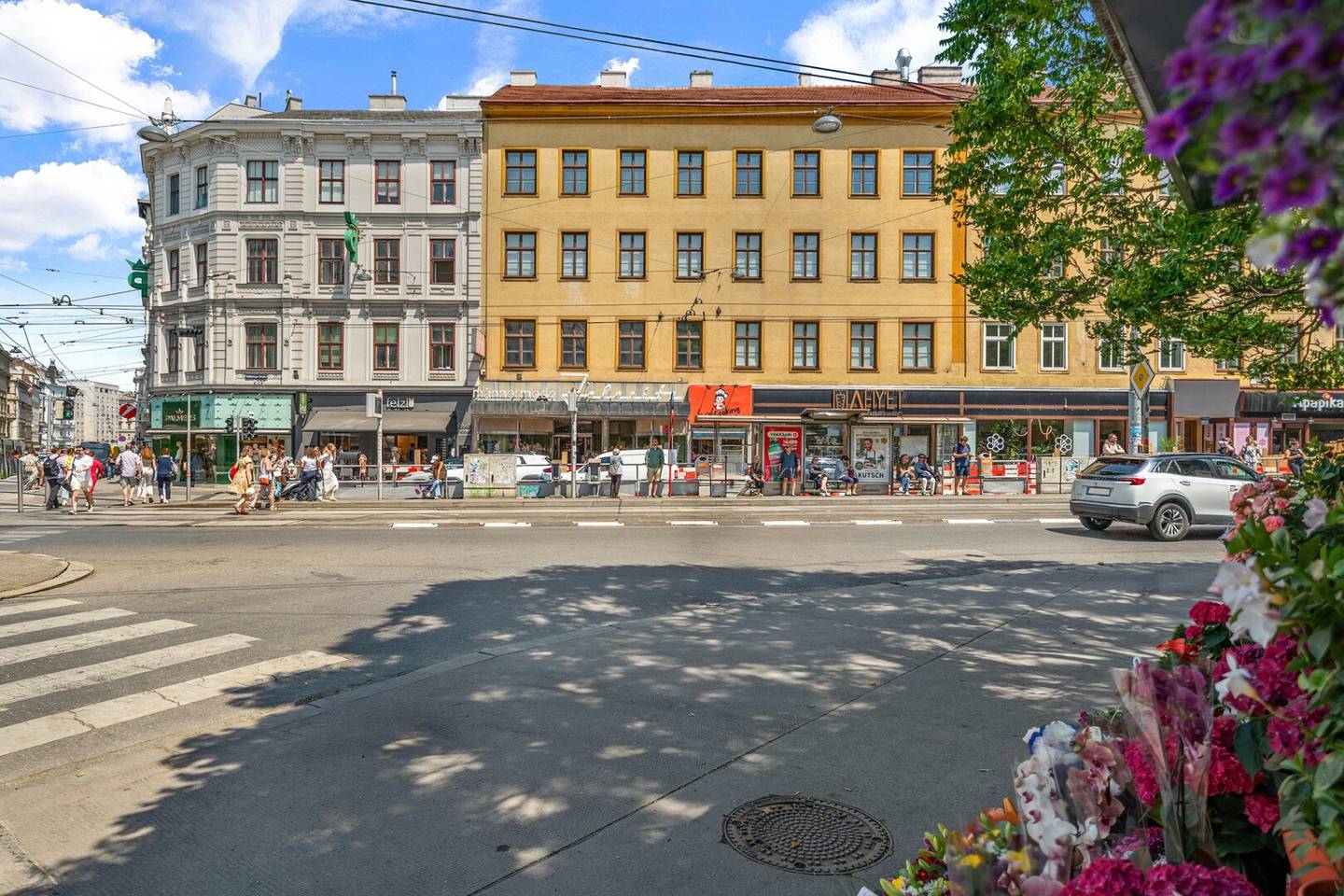 Lässiger Altbau mit 2 Balkonen und super Grundriss