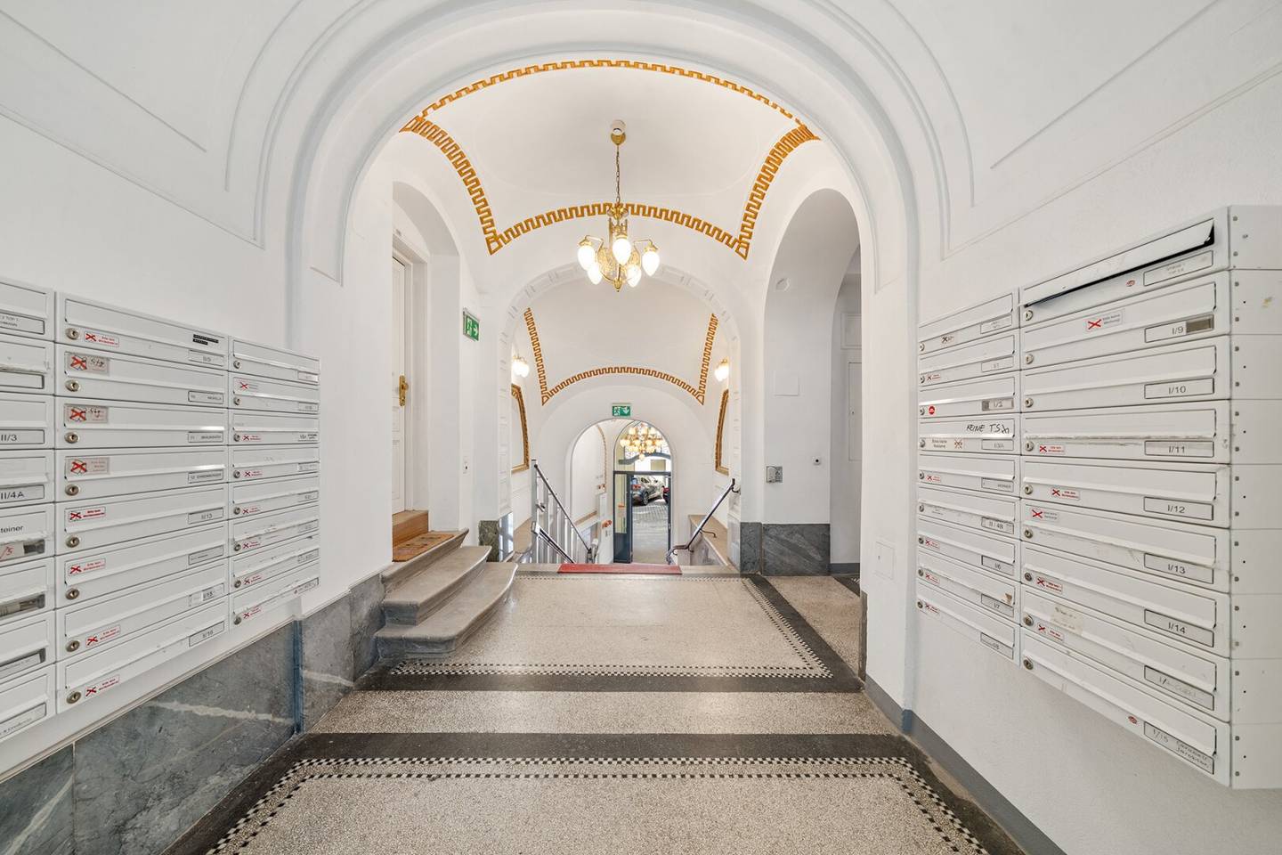 Lässiger Altbau mit 2 Balkonen und super Grundriss