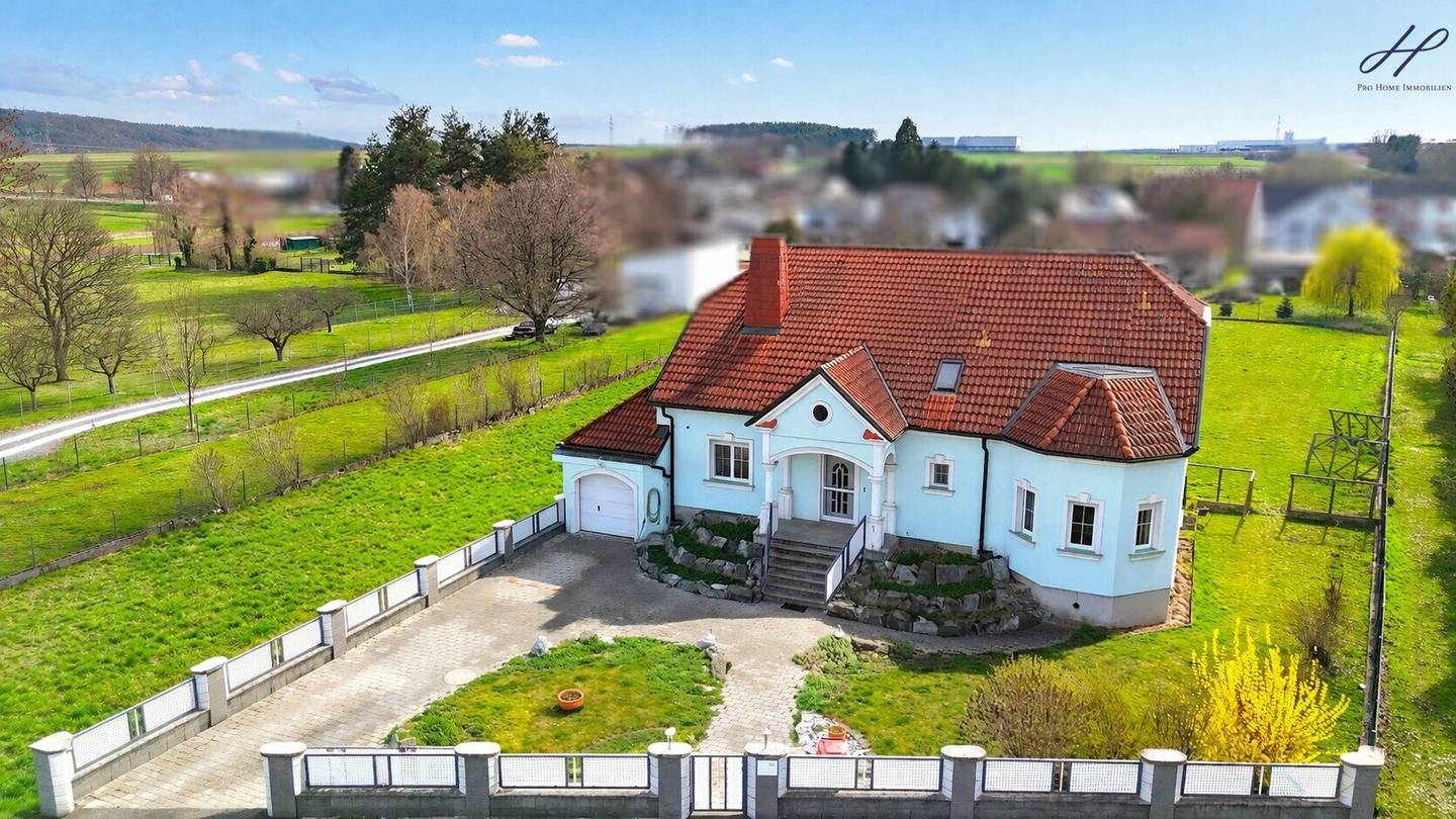 Stilvolles Einfamilienhaus mit weitläufigem Grundstück in ruhiger Lage