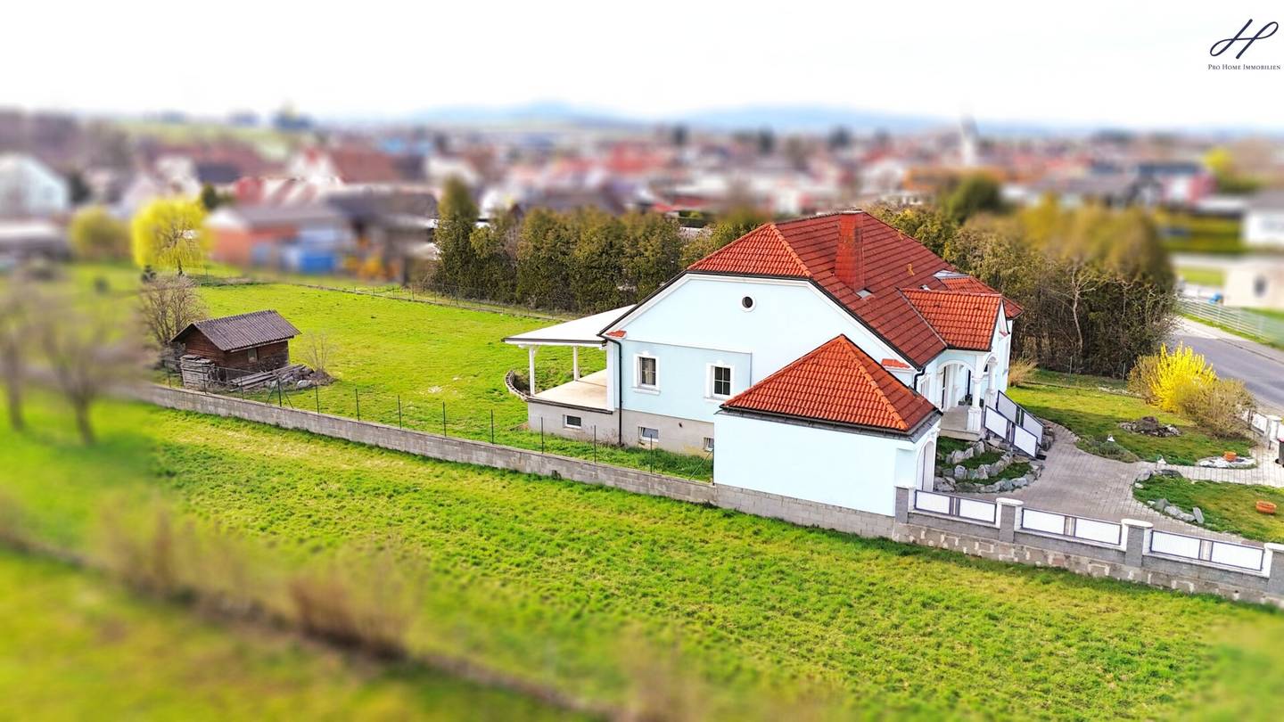 Stilvolles Einfamilienhaus mit weitläufigem Grundstück in ruhiger Lage
