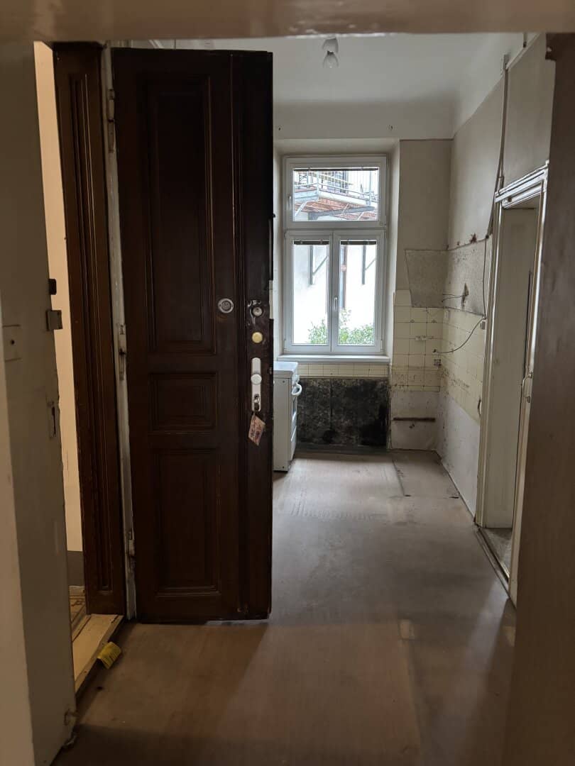 Sanierungsbedürftige 3 Zimmer Altbauwohnung mit viel Potential in zentraler Döblinger Lage - Billrothstrasse !