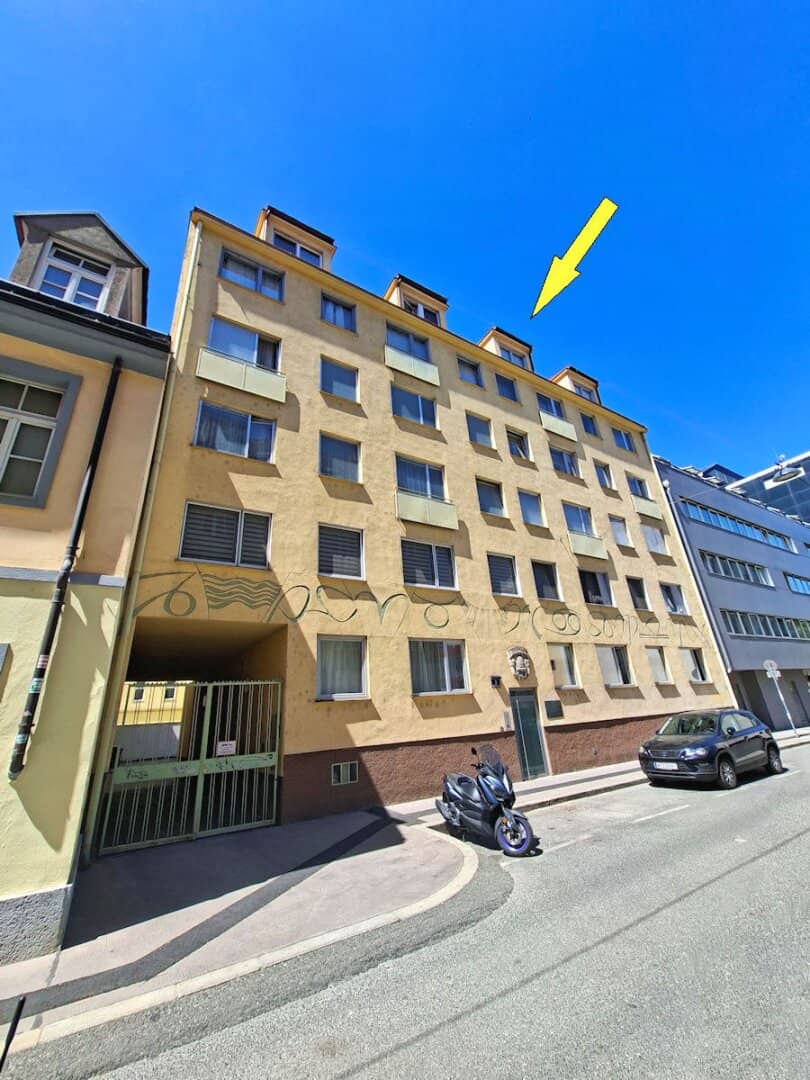 Air-conditioned top floor living space with roof terrace and a car parking space near Gürtel and Wienzeile