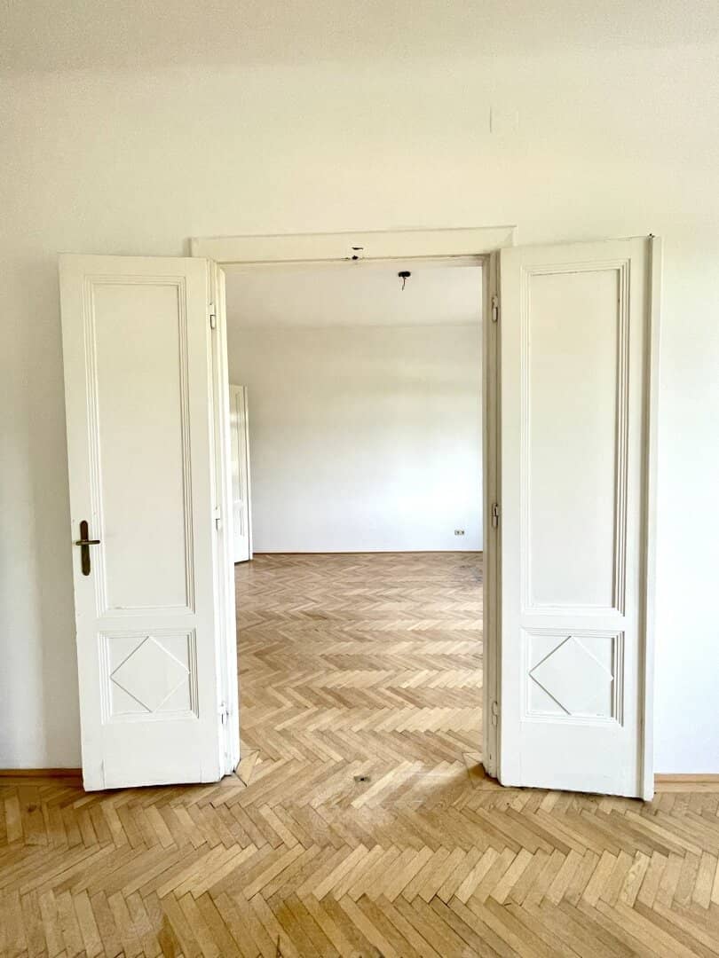 Very bright 5-room apartment in Hietzing