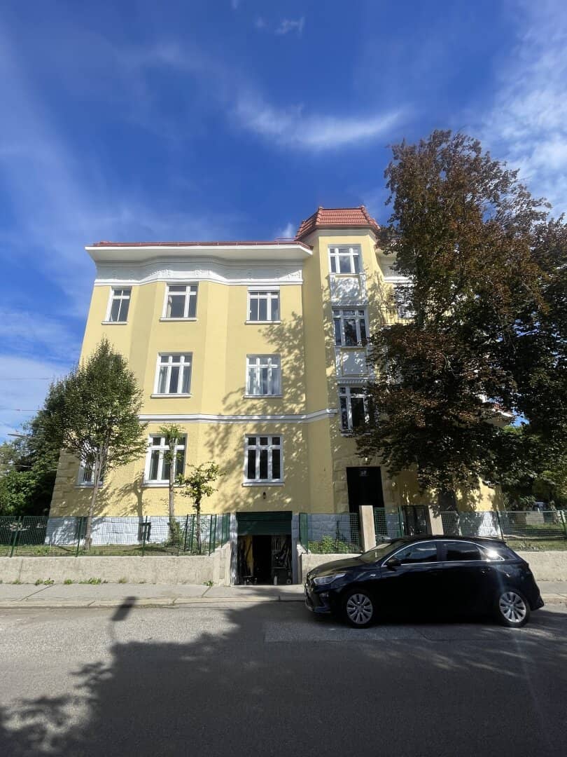 Very bright 5-room apartment in Hietzing