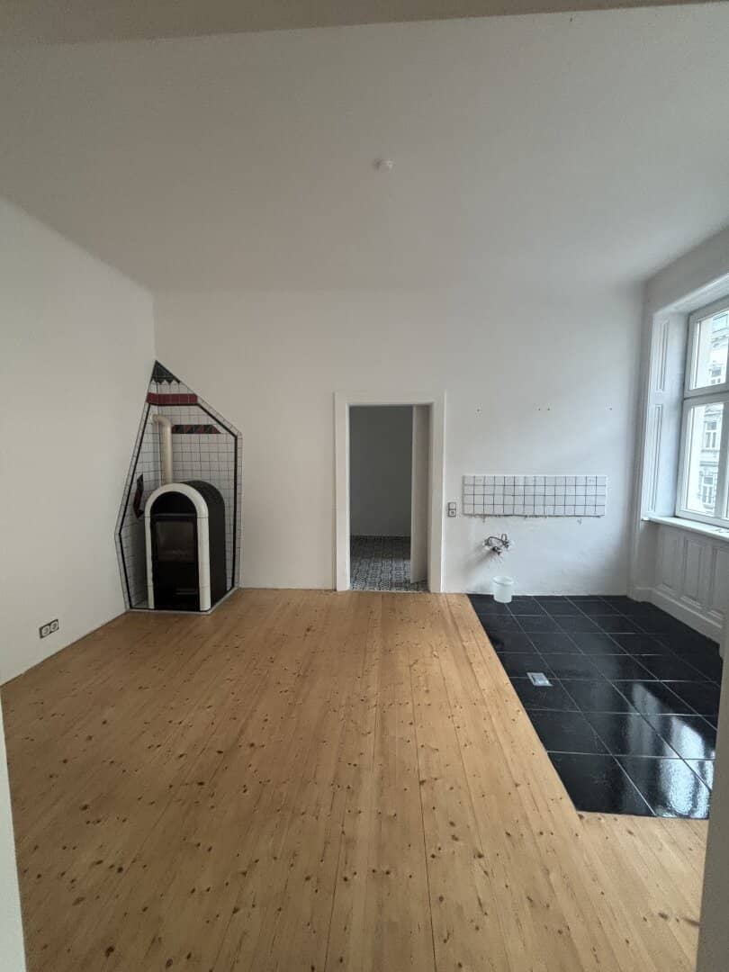 Sanierungsbedürftige 3 Zimmer Altbauwohnung mit viel Potential in zentraler Döblinger Lage - Billrothstrasse !
