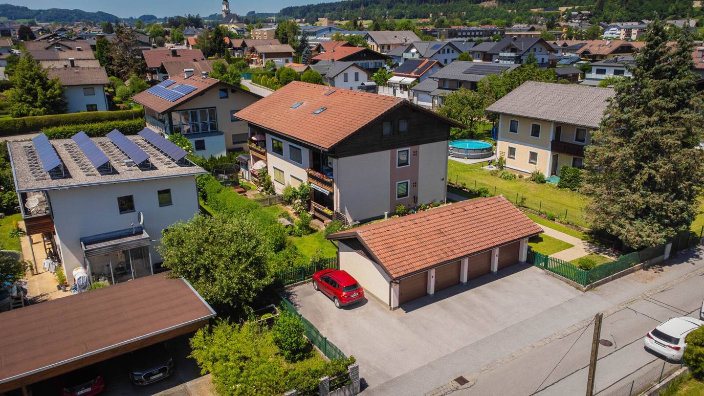 „Lichtblick Zinshaus: Beständiger Wohnraum, sicherer Ertrag.“