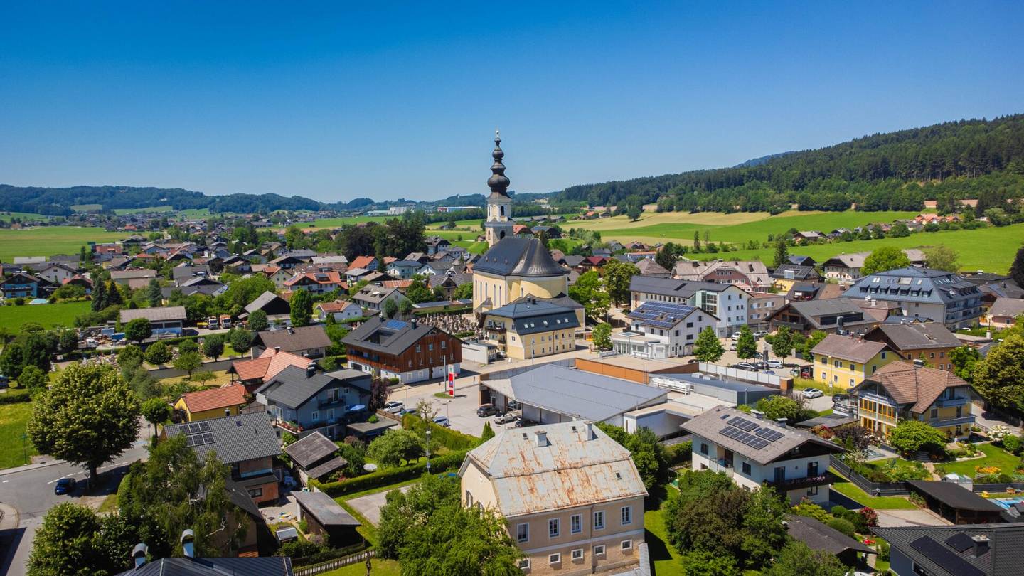 „Lichtblick Zinshaus: Beständiger Wohnraum, sicherer Ertrag.“