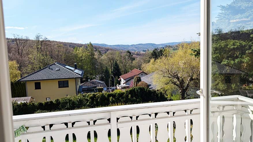 Detached house in a preferred quiet location with distant view and garden in Eichgraben
