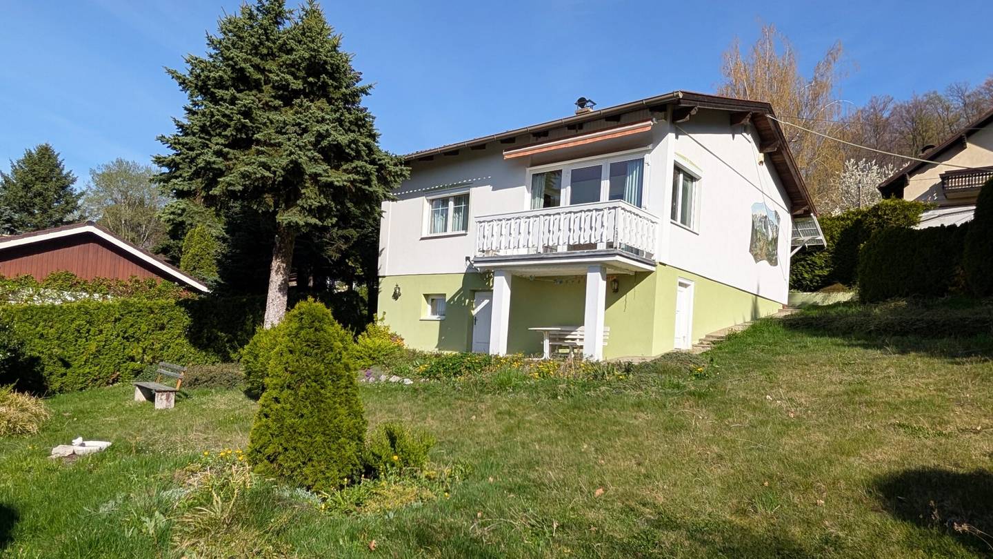 Detached house in a preferred quiet location with distant view and garden in Eichgraben