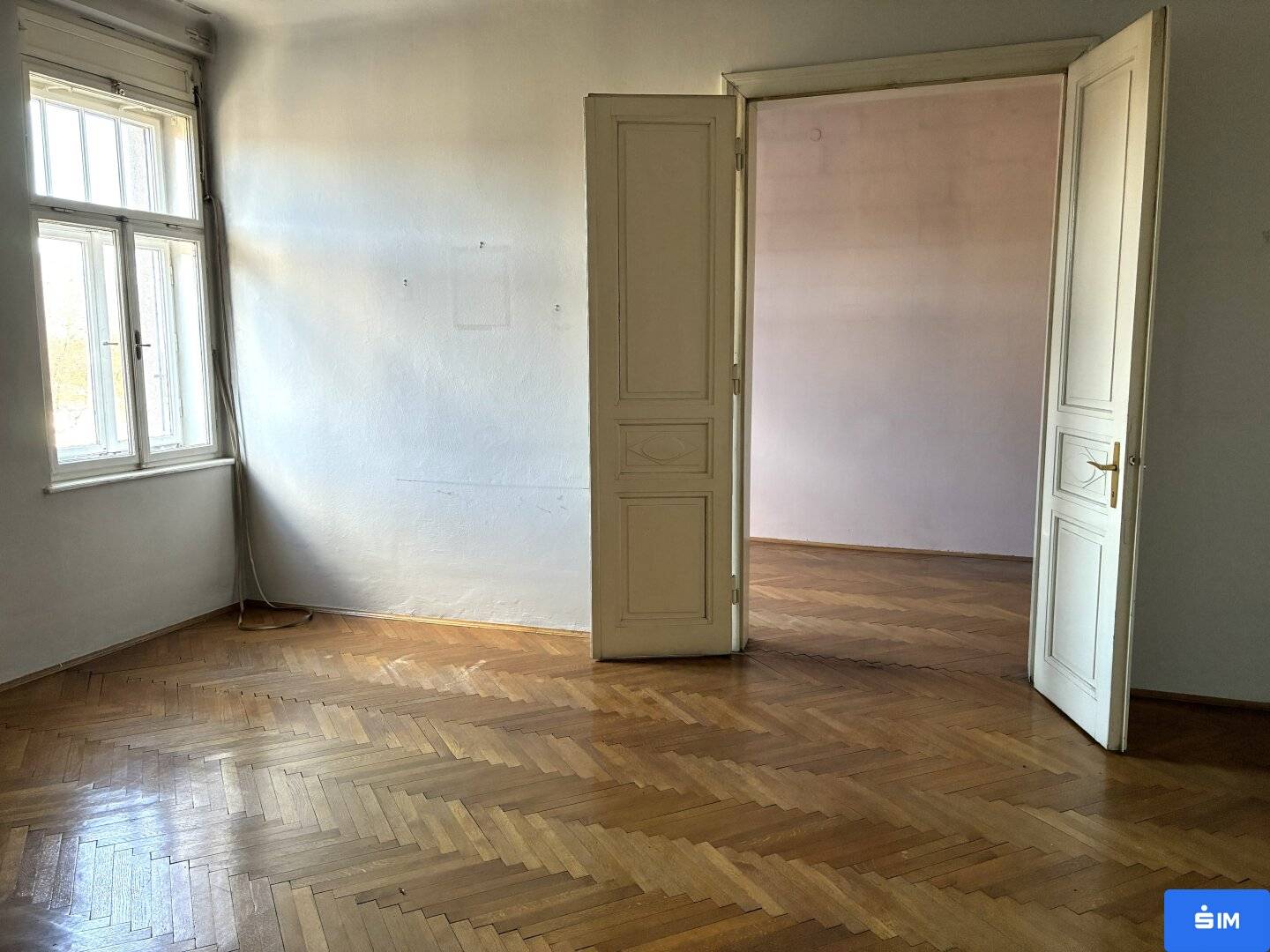 Renovation needed 6 room apartment