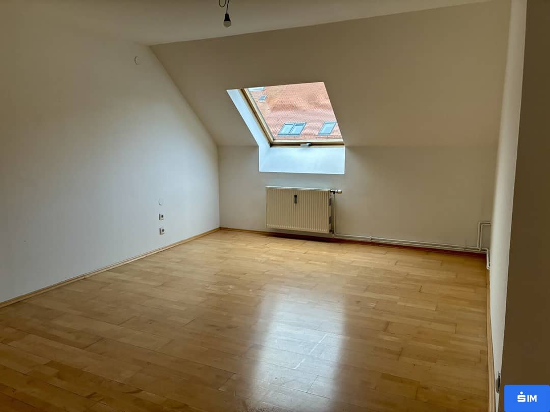 3-Zimmer-Altbauwohnung mit Balkon
