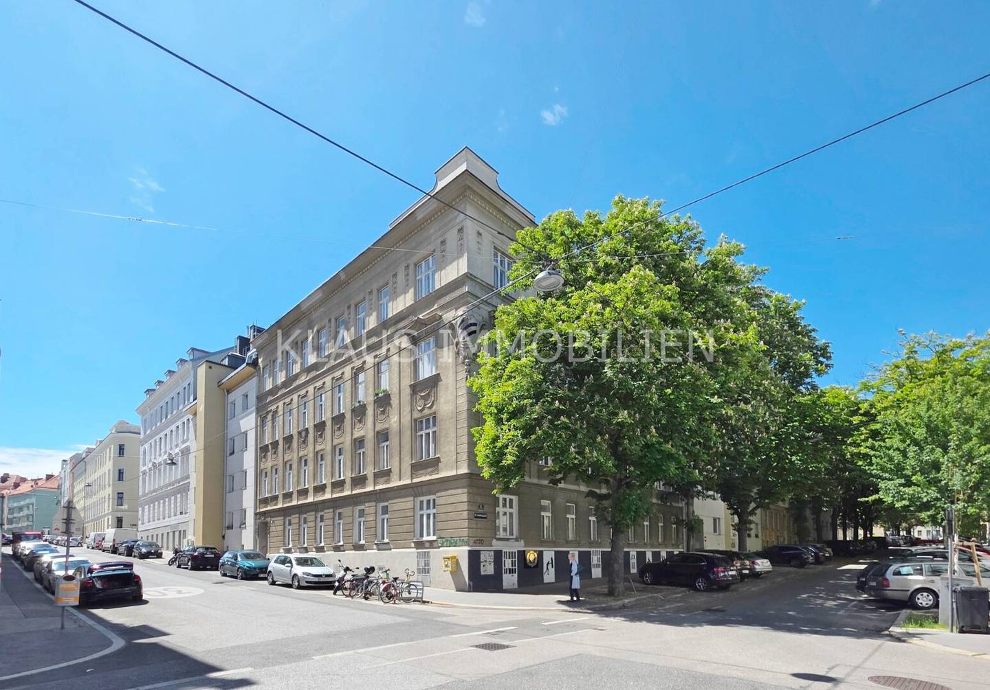 Klassisches Wiener Eckzinshaus mit erheblichem Entwicklungspotenzial im 17. Bezirk +++ 350 m² großer, noch Rohdachboden