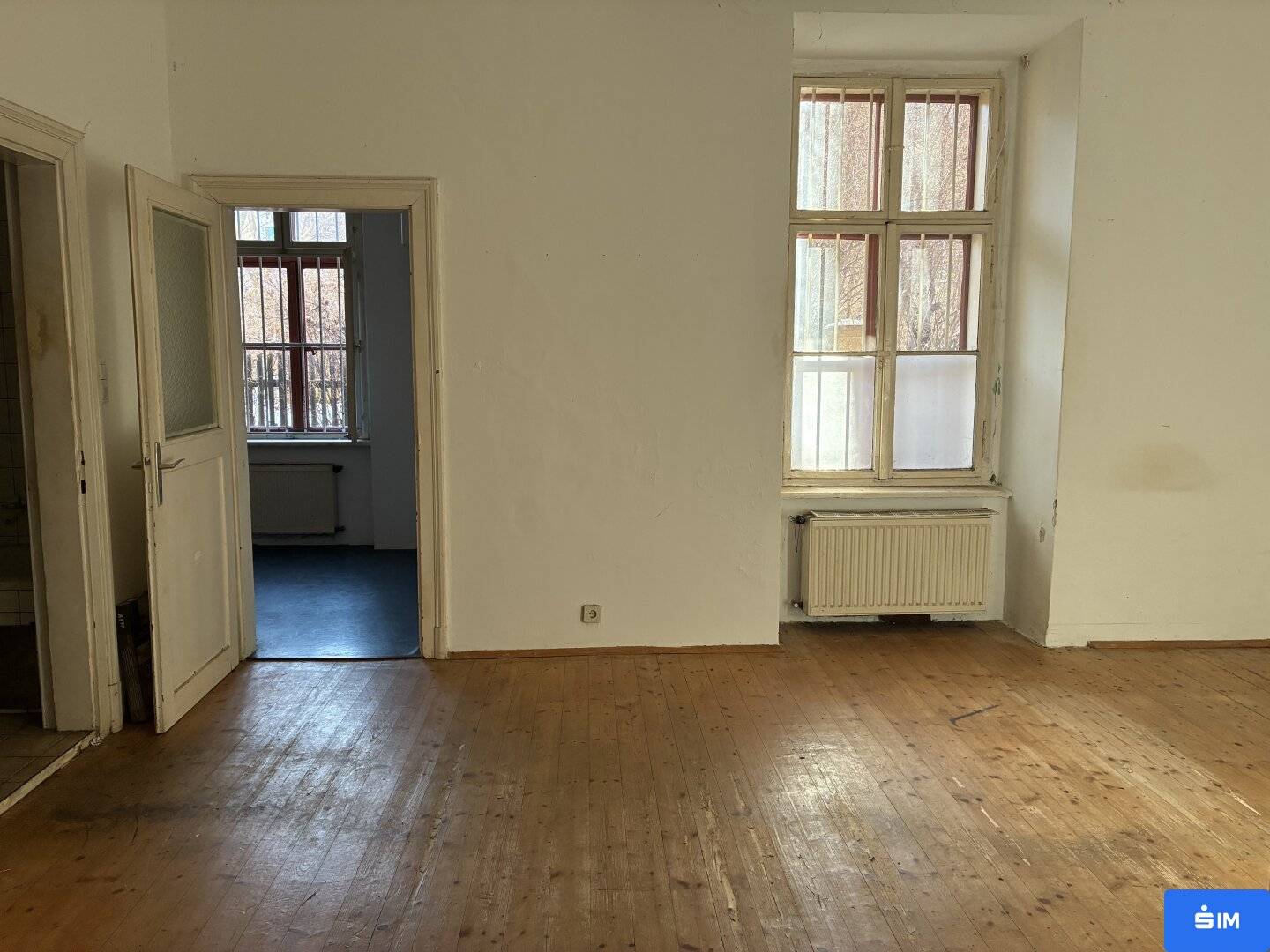Renovation required two room apartment in central location</>