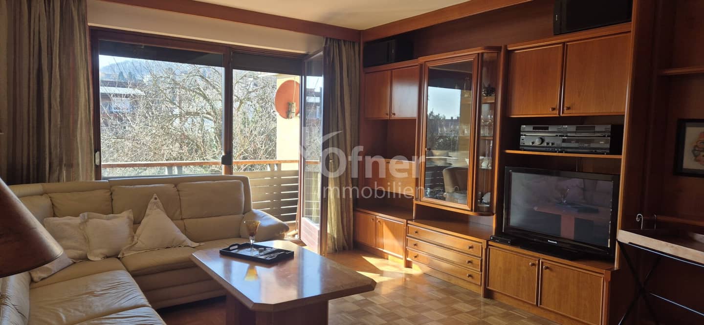 Sonnige 2-Zimmer-Wohnung mit Loggia und Tiefgaragenplatz