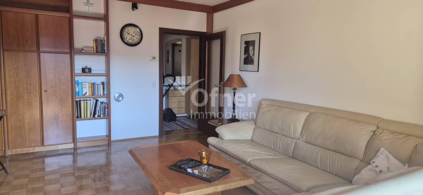 Sonnige 2-Zimmer-Wohnung mit Loggia und Tiefgaragenplatz