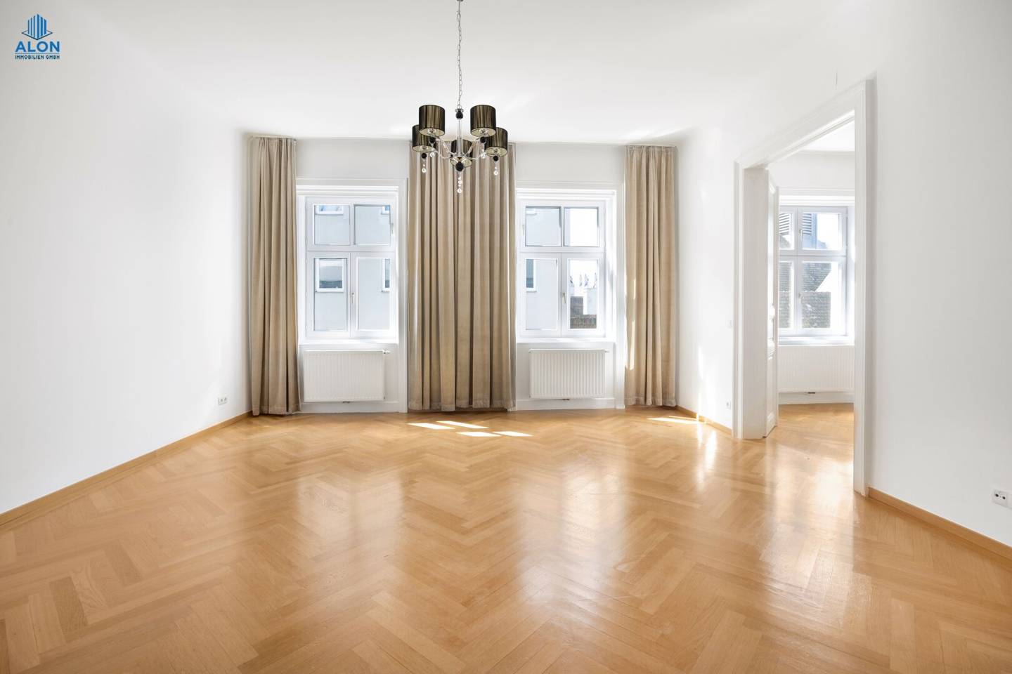 Exclusive and quiet six-room pre-war apartment with air conditioning and elevator, your exclusive dream home in the heart of Vienna's city centre