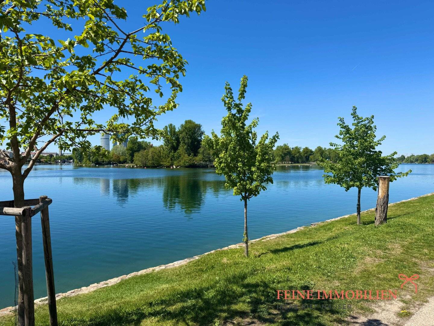 Erste Reihe Alte Donau    -    806 m² am Wasser