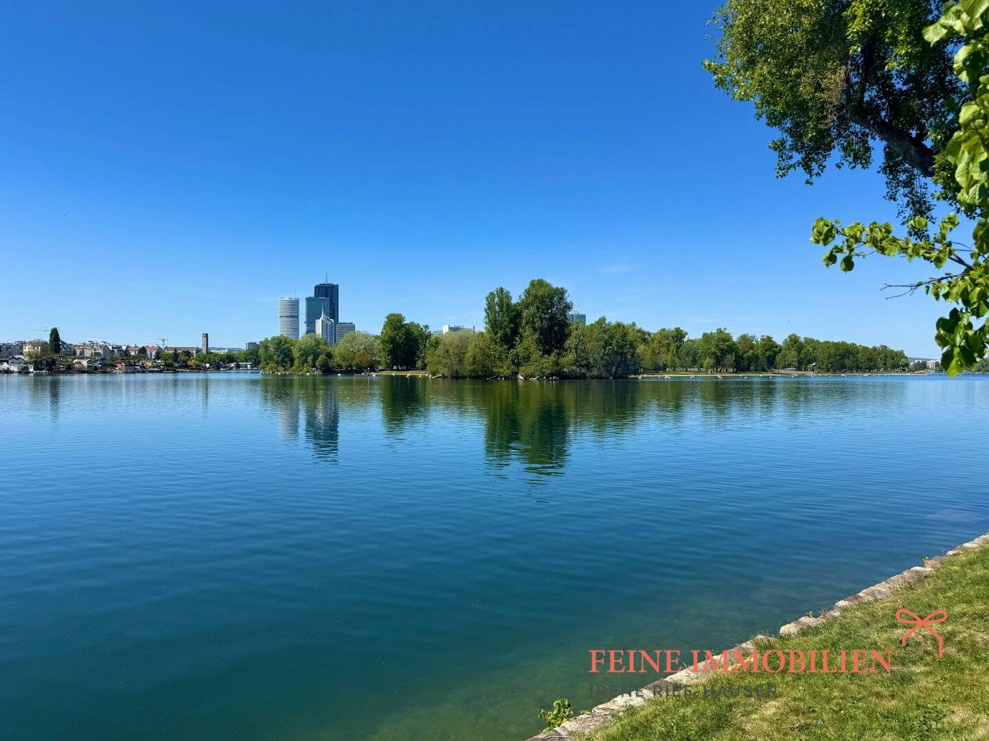 Erste Reihe Alte Donau    -    806 m² am Wasser