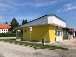 NEUREAL - Snack bar with bar area for sale