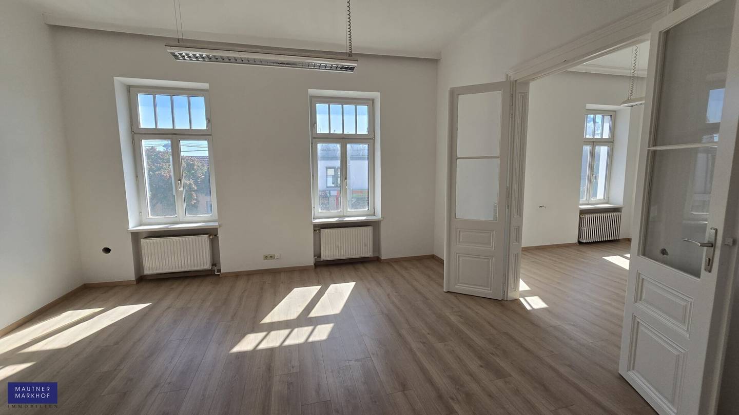 Aspern - Siegesplatz - Renovated bright office space with 800 m² storage option in the courtyard - U2? No, U2 to be kept exact? Wait: The instruction says to keep proper names, project names and place names unchanged. The original title ends with - U2. We'll keep as originally: - U2.
