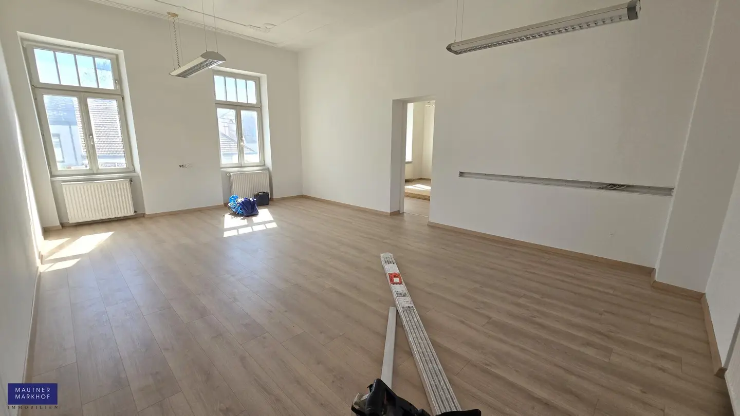 Aspern - Siegesplatz - Renovated bright office space with 800 m² storage option in the courtyard - U2? No, U2 to be kept exact? Wait: The instruction says to keep proper names, project names and place names unchanged. The original title ends with - U2. We'll keep as originally: - U2.