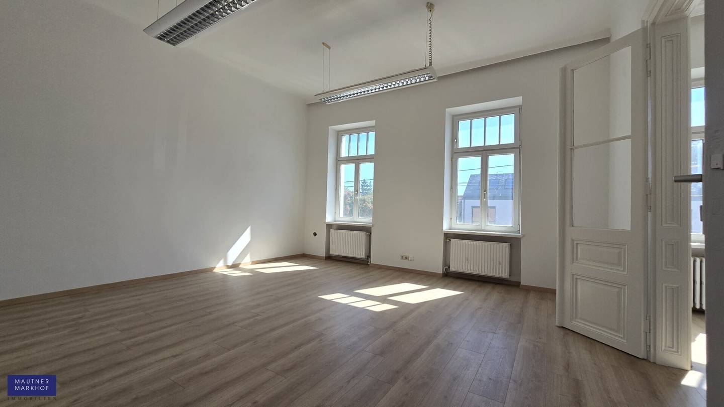 Aspern - Siegesplatz - Renovated bright office space with 800 m² storage option in the courtyard - U2? No, U2 to be kept exact? Wait: The instruction says to keep proper names, project names and place names unchanged. The original title ends with - U2. We'll keep as originally: - U2.