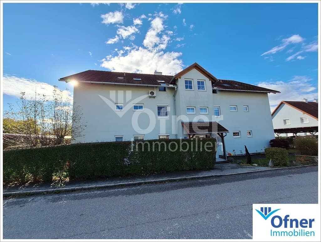 Sonnige 3 Zimmer Wohnung mit Loggia und schöner Aussicht
