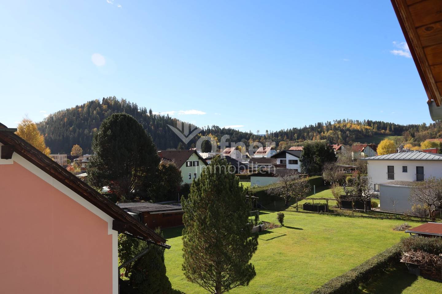 Sonnige 3 Zimmer Wohnung mit Loggia und schöner Aussicht