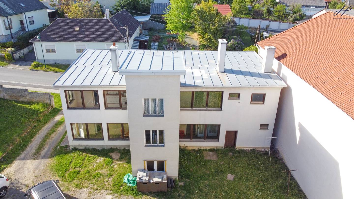 Geräumiges Einfamilienhaus mit Scheune und Keller auf großem Grundstück