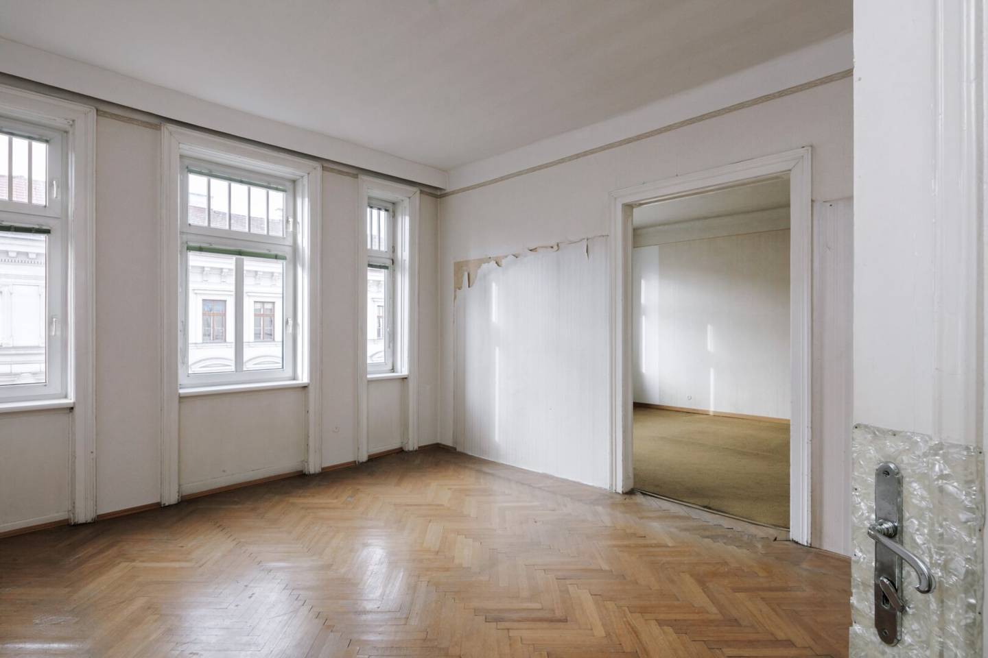 Sanierungsbedürftiges 3 Zimmer Altbau-Juwel in zenraler Lage von Döbling!