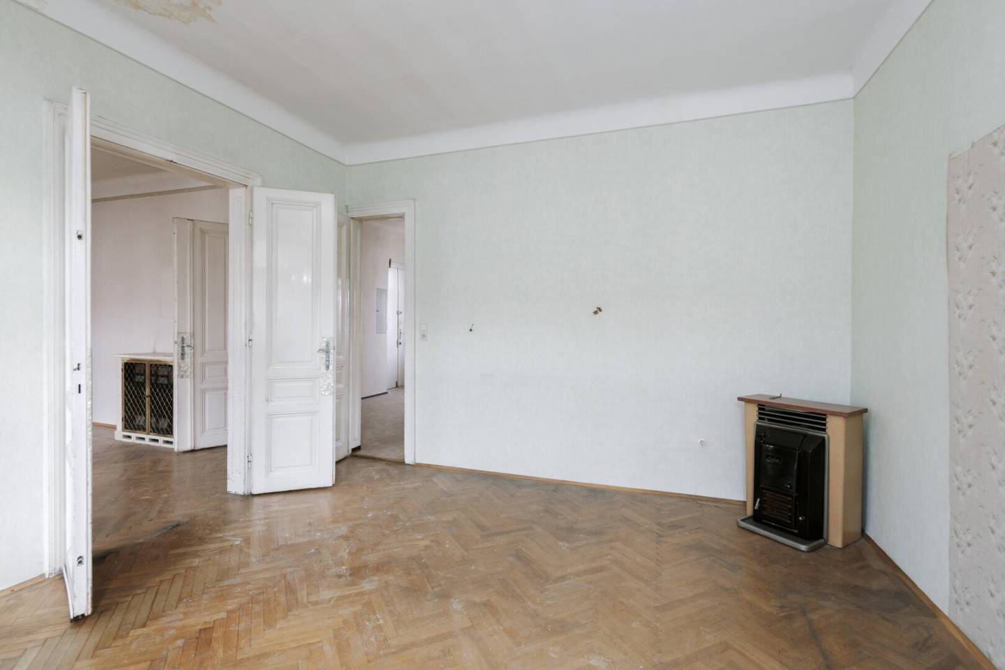 Sanierungsbedürftiges 3 Zimmer Altbau-Juwel in zenraler Lage von Döbling!