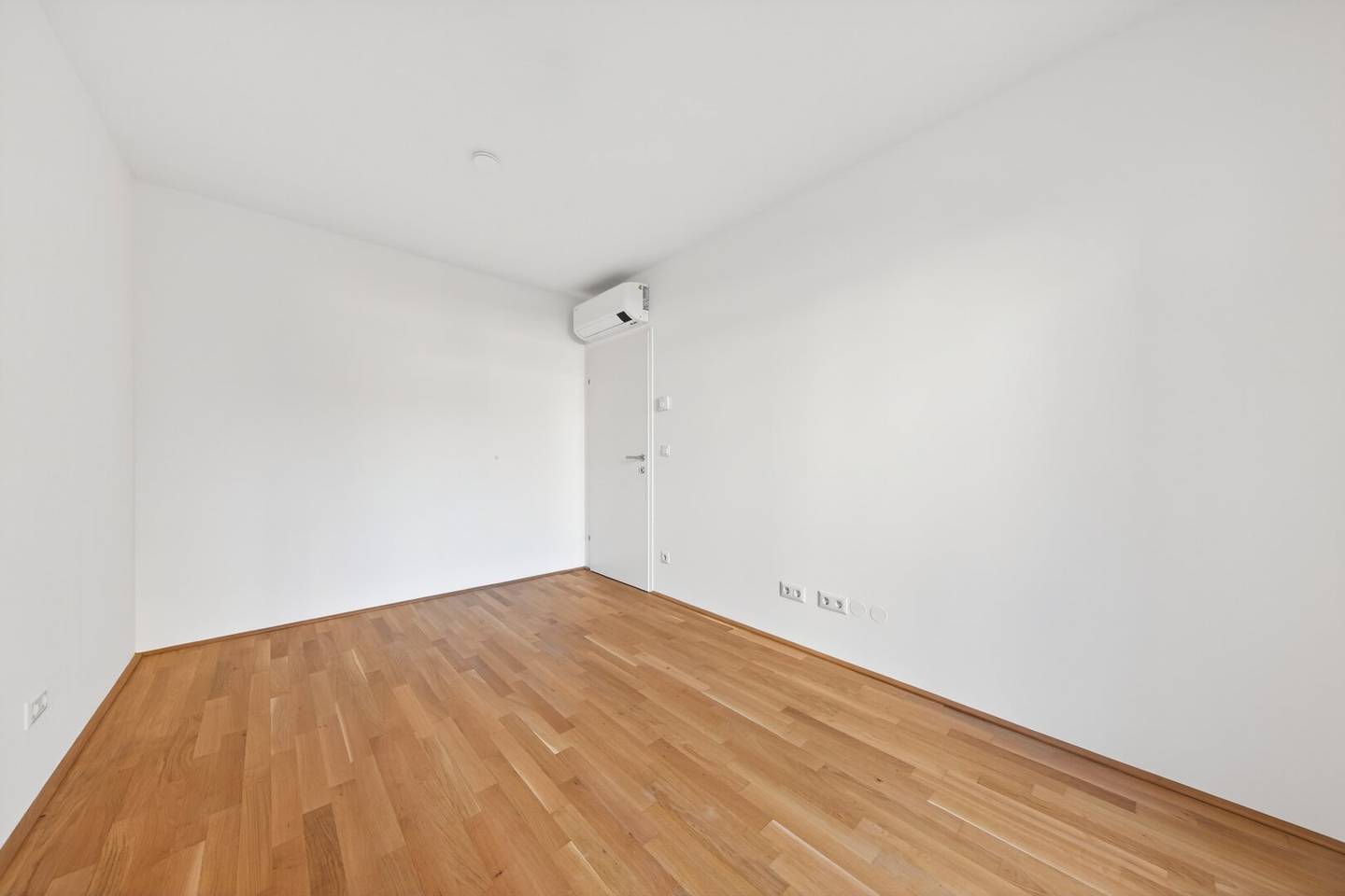 Modern practice space near U1 Kagran – future location with great development potential