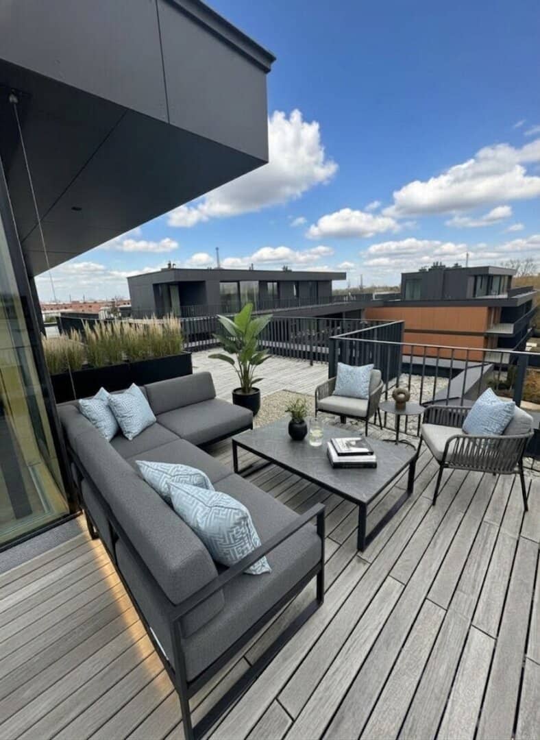 Luxus im Kühlen. - Ihr exklusives Penthouse mit 177 m² Dachterrasse mit grandiosem Weitblick. ERSTBEZUG.