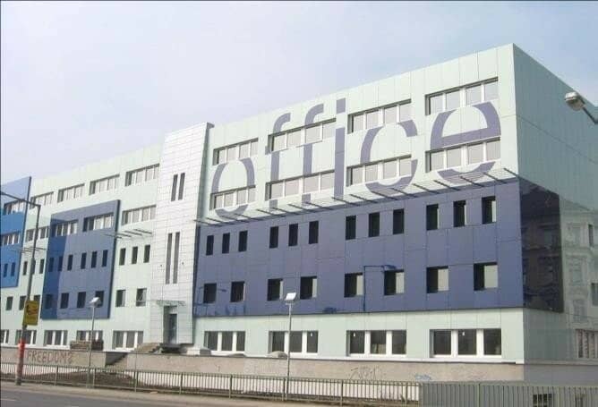 Efficient and modern office space in close proximity to the subway