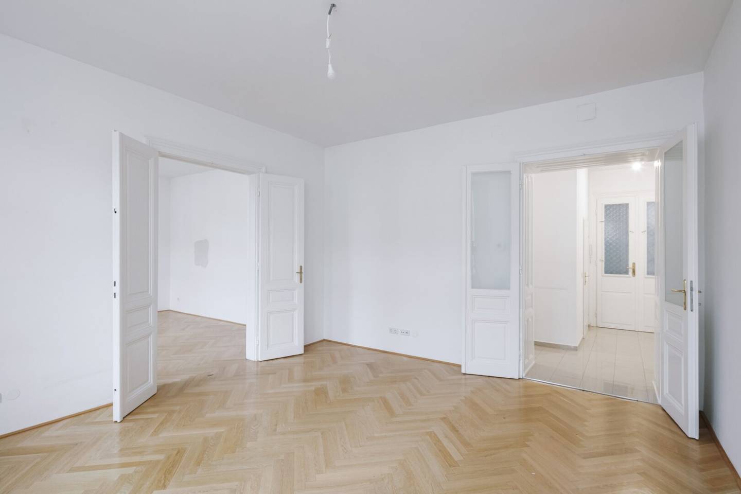 Sehr gepflegte 2 Zimmer Altbauwohnung in sehr guter zenraler Lage von Döbling!