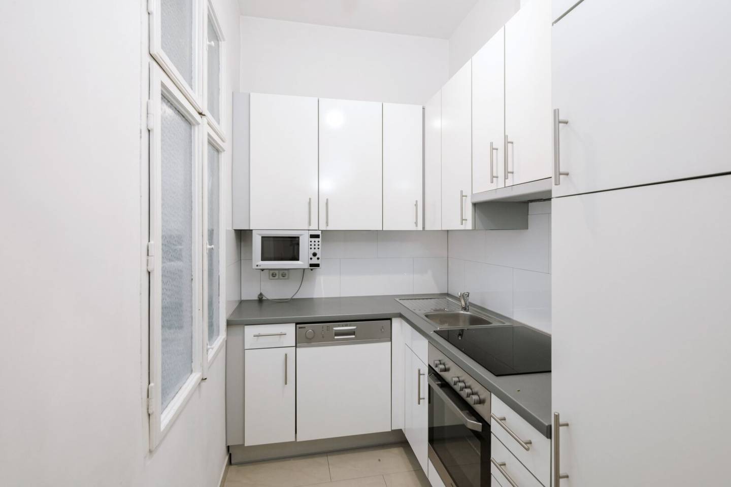 Sehr gepflegte 2 Zimmer Altbauwohnung in sehr guter zenraler Lage von Döbling!