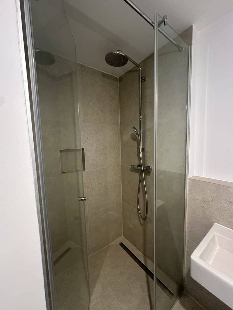 Exclusive rental apartment with ceiling cooling, 2 balconies and magnificent view of greenery - Plenty of space for the whole family