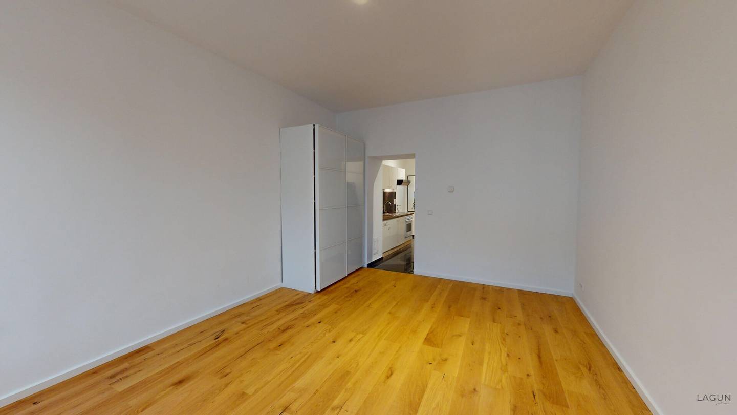 1-room apartment centrally located on the 3rd floor with elevator bright investment