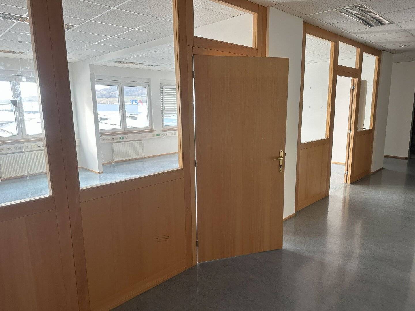 Create your office: Modern, flexible office spaces with air conditioning in IZ-NÖ Süd room layouts available according to tenant wishes