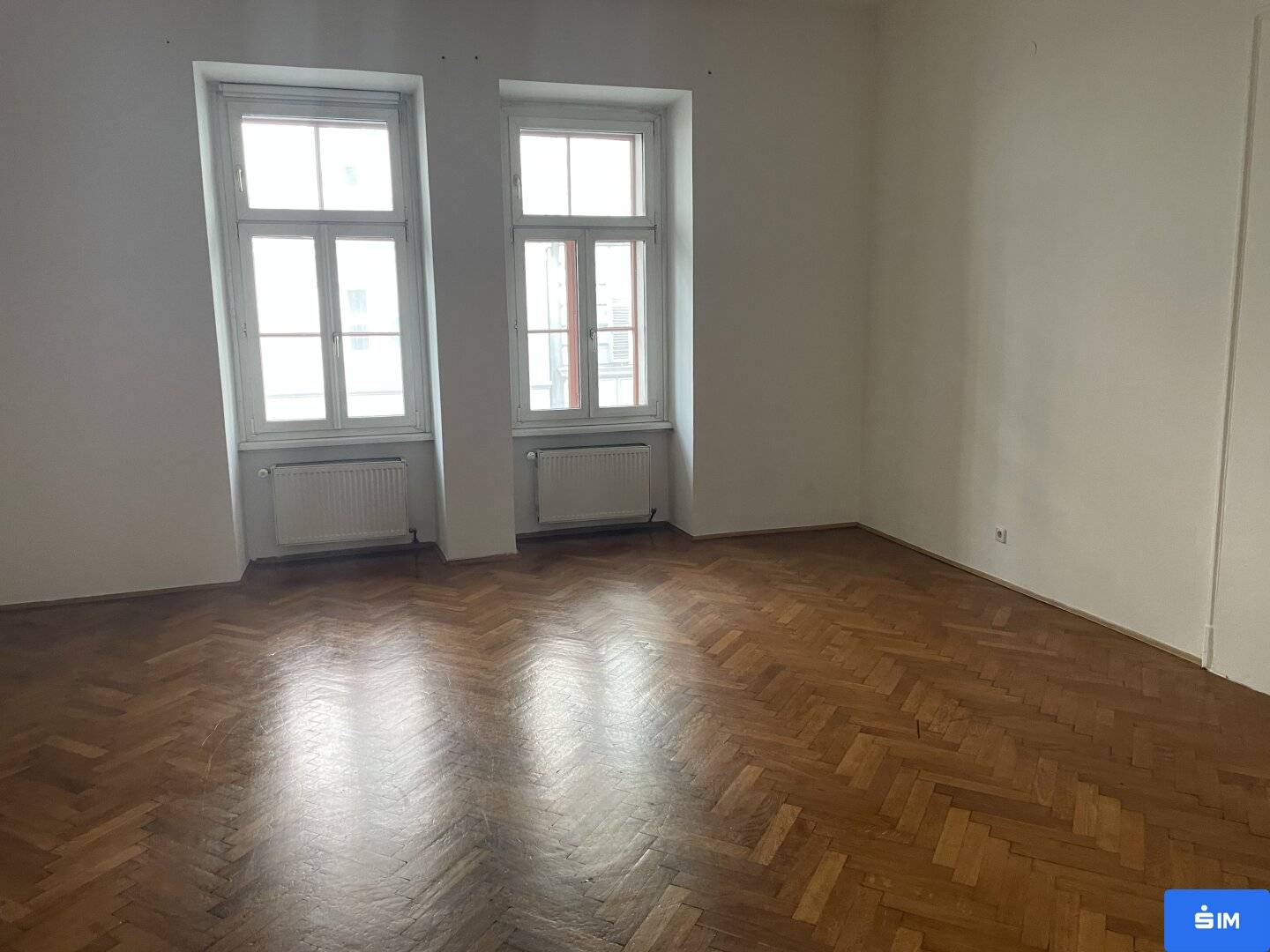Renovation needed apartment in Merangasse