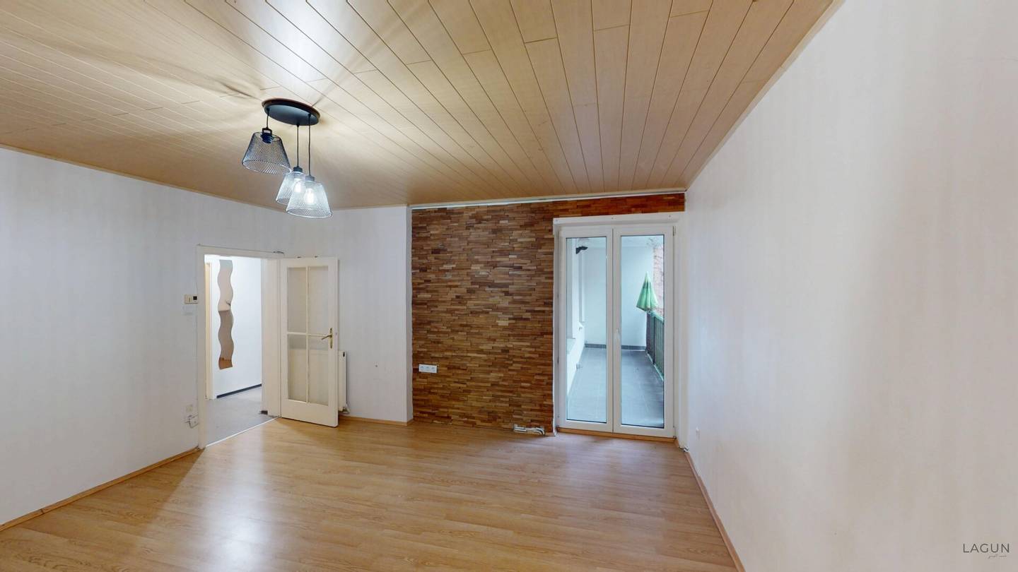 Two room apartment with generous loggia in a good location in Hernals