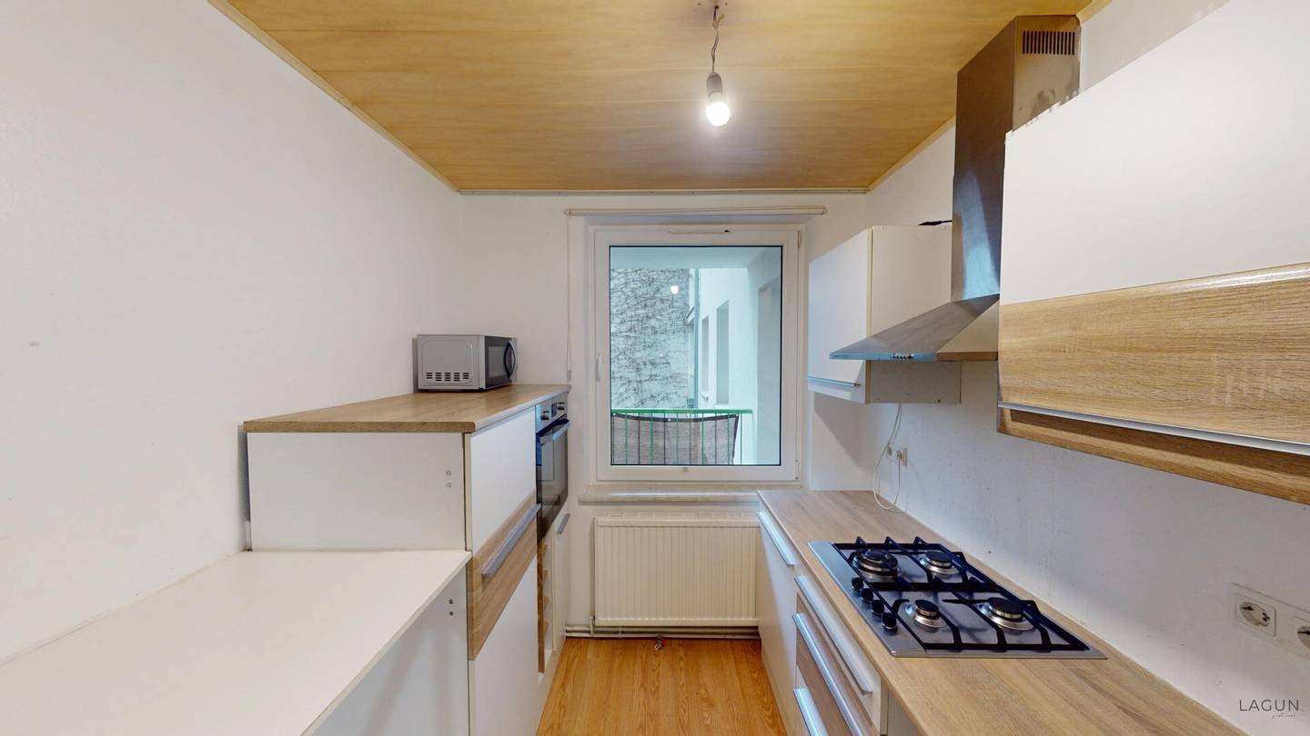 Two room apartment with generous loggia in a good location in Hernals