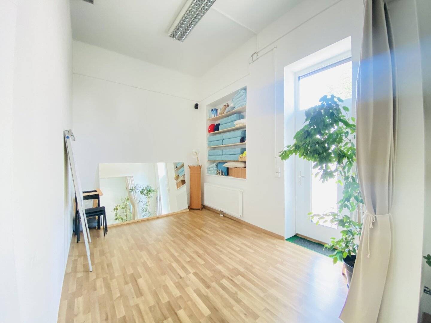 Representative ground floor office with flexible room concept