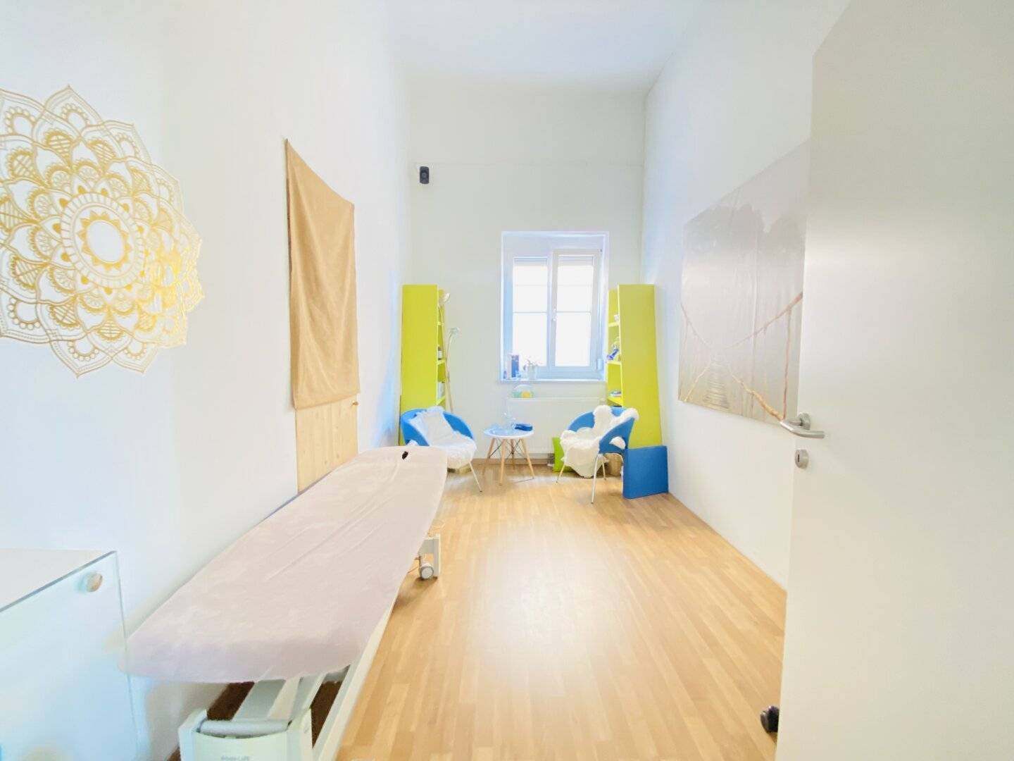 Representative ground floor office with flexible room concept